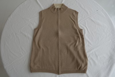 ジップアップカシミヤニットベストのシミ抜き