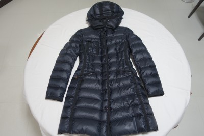 モンクレールダウンウェア（HERMINE）の右袖アームホールのほつれと左袖のブロック交換