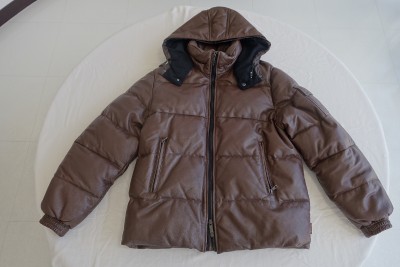 モンクレールレザーダウン（BAZILLE）のカビの除去