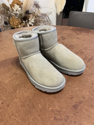 UGG ムートンブーツ　クレンジングと色素復元