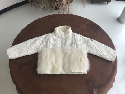 モンクレールダウンウェア（AUDREY）のウエットクリーニング