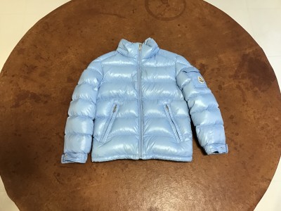 モンクレールNEW MAYAのウェットクリーニングと光沢復元