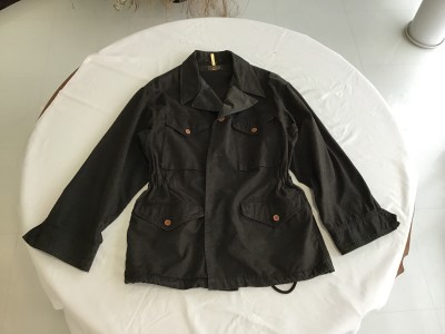 C.P.COMPANY綿コートのウェットクリーニングと染め直し（ベージュ⇒濃いカーキ）
