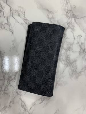 LOUIS VUITTON ダミエ・グラフィット　長財布　補修事例