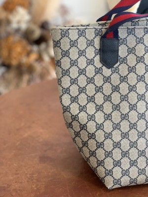 GUCCI塩ビトートバッグ底上げ補修