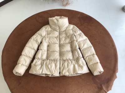 モンクレールショートサイズ（ANET）のウエットクリーニング