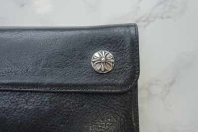 クロムハーツ財布　金具磨き