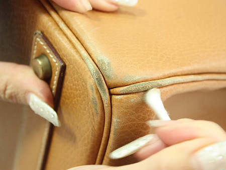 補正跡が残らないように、事前に傷跡を綺麗にして色補正