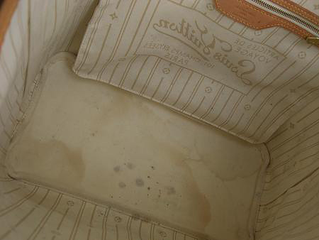 内側にカビが生えている