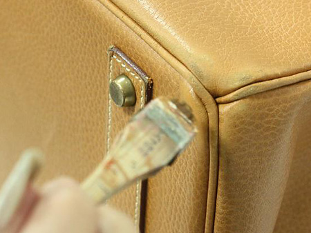 ちょっとでも色合いが変わると補正跡になりますので、全く同じ色合いを作る