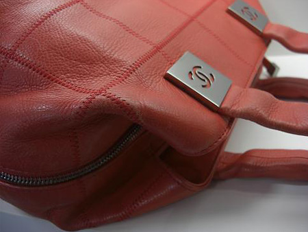 特にハンドル部分は手にするところの為黒ずみが激しく革の乾燥もみられる