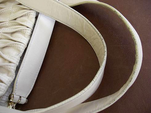 持ち手のコバが割れている