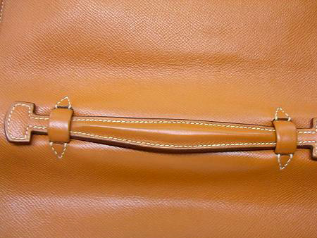 しっかりと汚れを落とした後は色補正で退色を修復