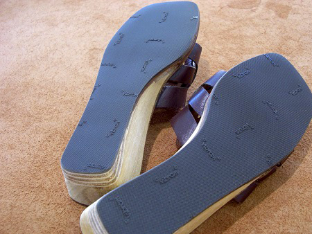 【After】ソールはすべり止めと保護の為、ラバーを全面に貼り付けました