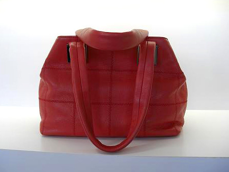 暖色系の黒ずみは染色しても多少透きでて残る性質がございますので黒ずみの激しいハンドル部分は多少黒ずみ残った仕上がりになる