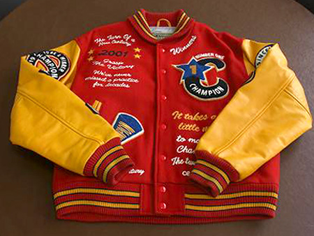 【After】縫い合わせたレザーの左右上下の色合いが変わってきた場合は、染色補正することで概ね修復可能です。