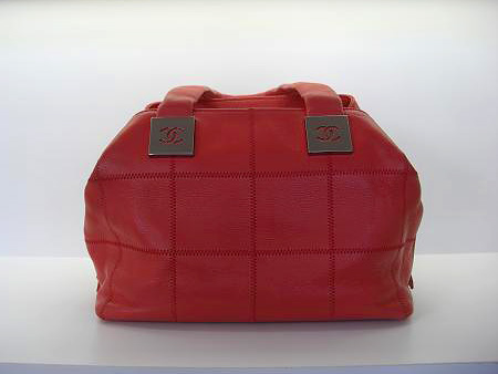 【After】角スレの白っぽい部分は染色にて改善。最後に保湿クリームにて仕上げて革の乾燥を防ぎます。