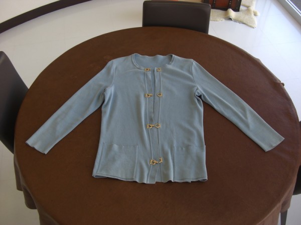 【Before】フェラガモカーディガンの染め替えです。