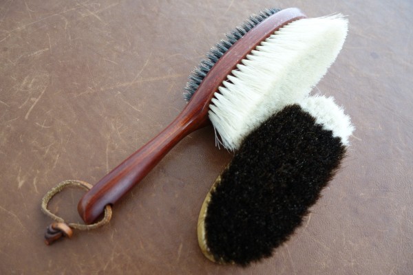 ブラシは馬毛と豚毛があればＯＫ