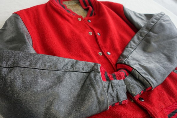 袖革から色が出ます。