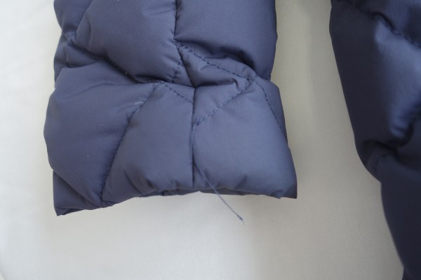 【Before】袖口ステッチ切れ