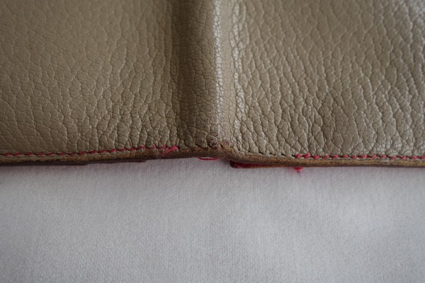 【Before】折山のステッチのほつれ