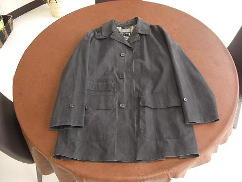 【Before】長年の着用によって全体的に色褪せしている状態