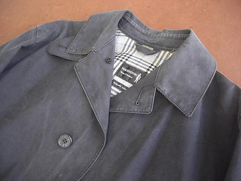 襟周りなども色落ちしやすい個所