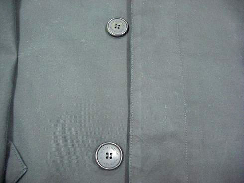 ウェットクリーニング後に色素復元加工にて退色を修復いたしますが状態によっては薄く残る場合もある