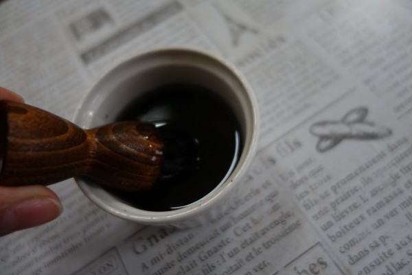 ぬるま湯で洗う