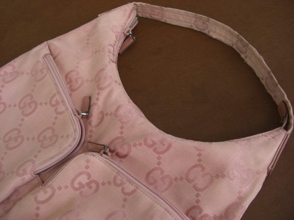 水洗いで除去可能です。